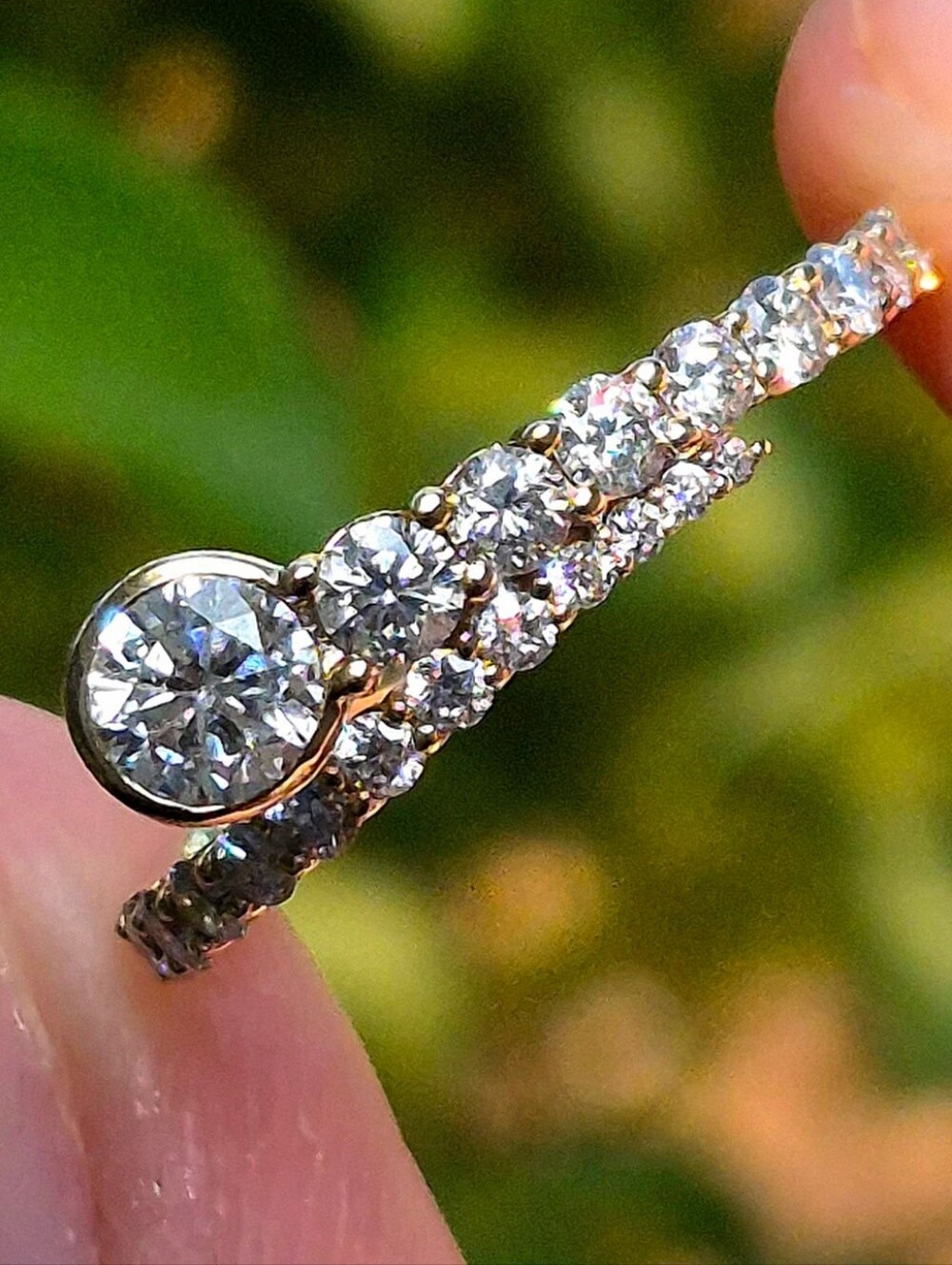 $2,500 Kays 14kt Gold 1ctw Diamond Bypass Band